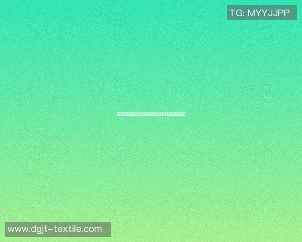 足球明星魅力四射如模特走秀视频展现运动与时尚的完美结合